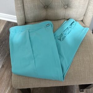 Lulu B crapris light blue size 4